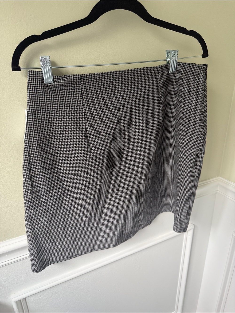 NWT Old Navy Black and White Houndstooth Mini Skirt